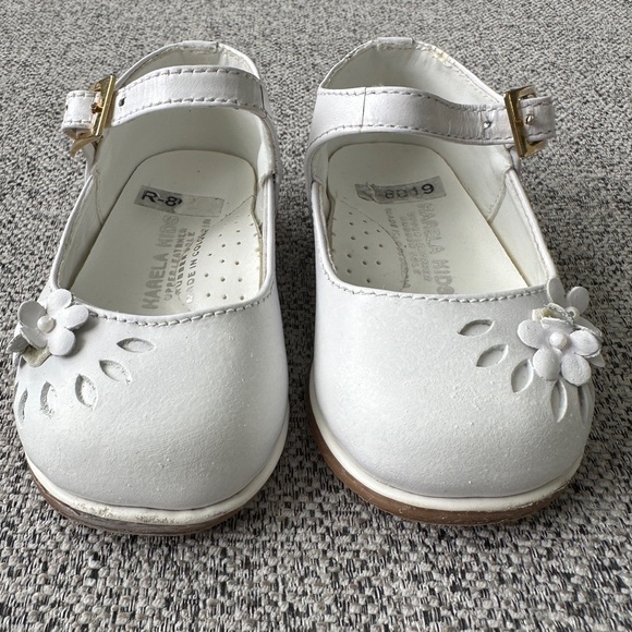 Karela Baby girl’s Garden Walking Shoes. These white leather shoes .  Size 3M. - Picture 3 of 12